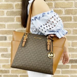 Gaby’sBags🥰NWT Michael Kors Tote Signature